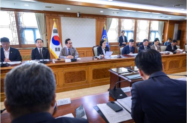 한성숙 국무총리,  ‘주택정책 관계장관 간담회’ 및 ‘제3차 범부처 주택 신속공급 점검회의’ 연이어 주재